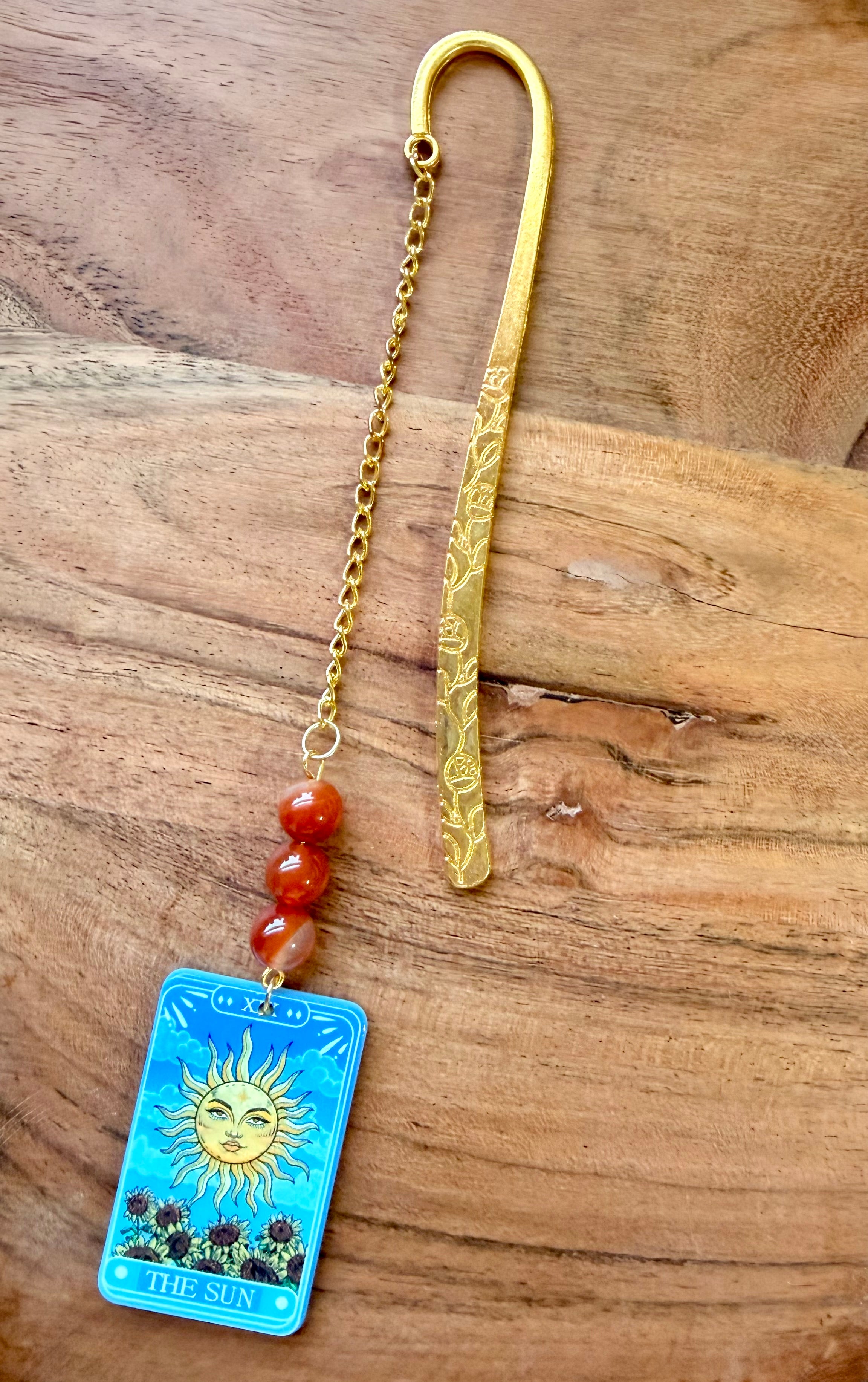 Carnelian Crystal Bookmark With Tarot Charm – Gold Tone