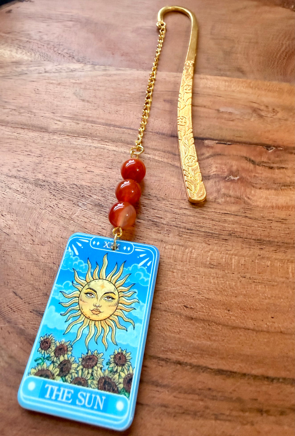 Carnelian Crystal Bookmark With Tarot Charm – Gold Tone