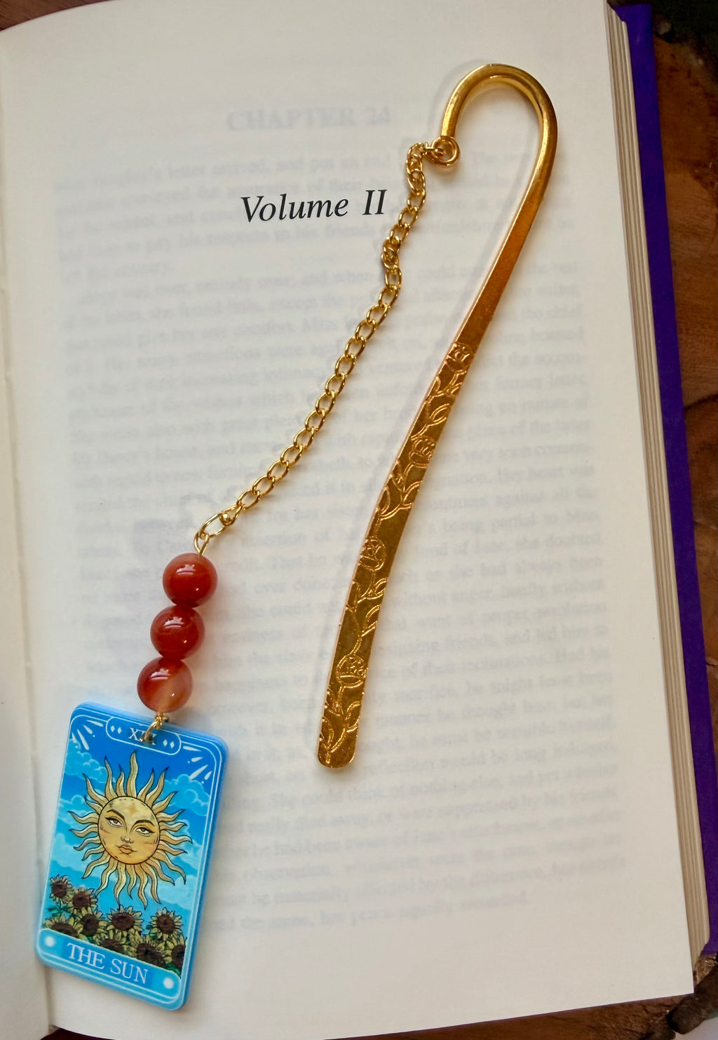 Carnelian Crystal Bookmark With Tarot Charm – Gold Tone